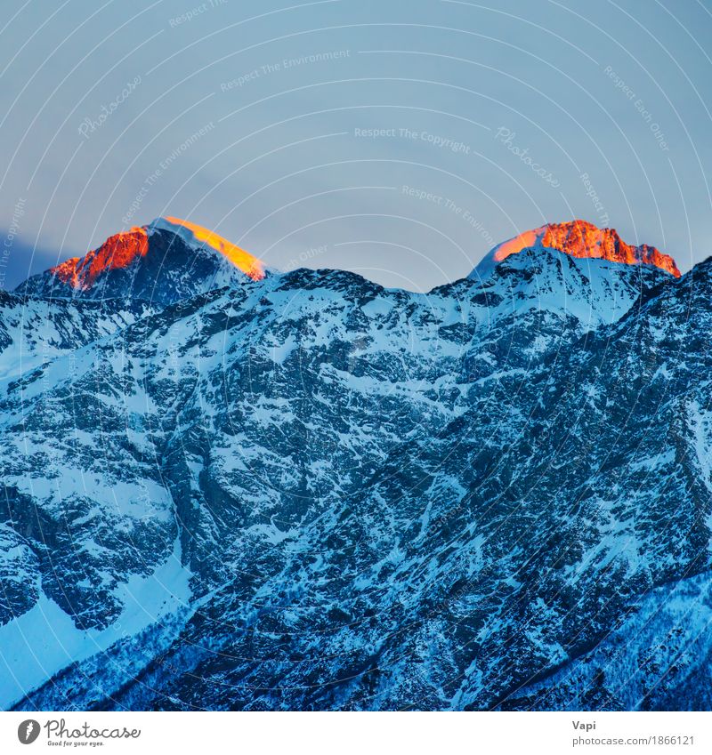 Roter Sonnenuntergang auf Bergspitzen Ferien & Urlaub & Reisen Tourismus Abenteuer Winter Schnee Winterurlaub Berge u. Gebirge Klettern Bergsteigen Umwelt Natur