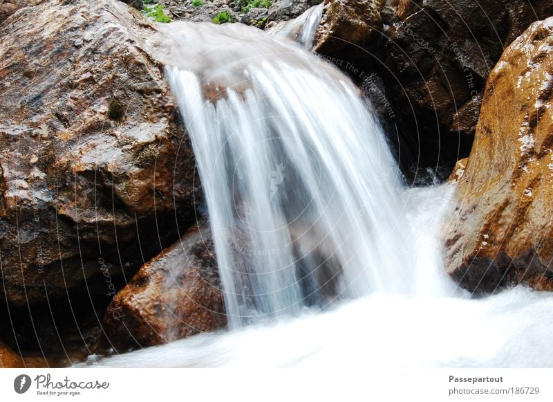 Float on Ferien & Urlaub & Reisen Ausflug Freiheit Berge u. Gebirge Umwelt Natur Landschaft Urelemente Erde Wasser Herbst Felsen Schlucht Flussufer Wasserfall