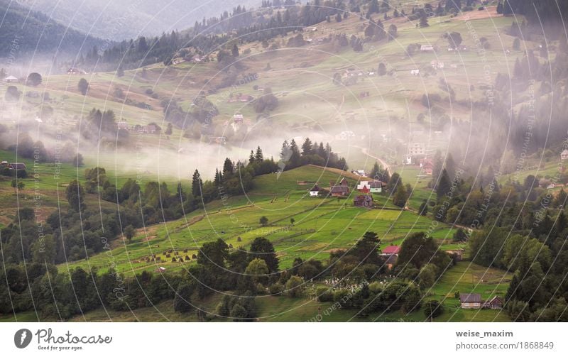 Alpendorf in Bergen. Rauch und Dunst schön Ferien & Urlaub & Reisen Tourismus Ausflug Freiheit Berge u. Gebirge Haus Umwelt Natur Landschaft Pflanze Herbst