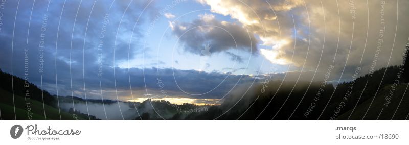 der Herbst kommt bestimmt Dämmerung Wolken Nebel Panorama (Aussicht) Wald Berge u. Gebirge Sonne Abend groß Panorama (Bildformat)