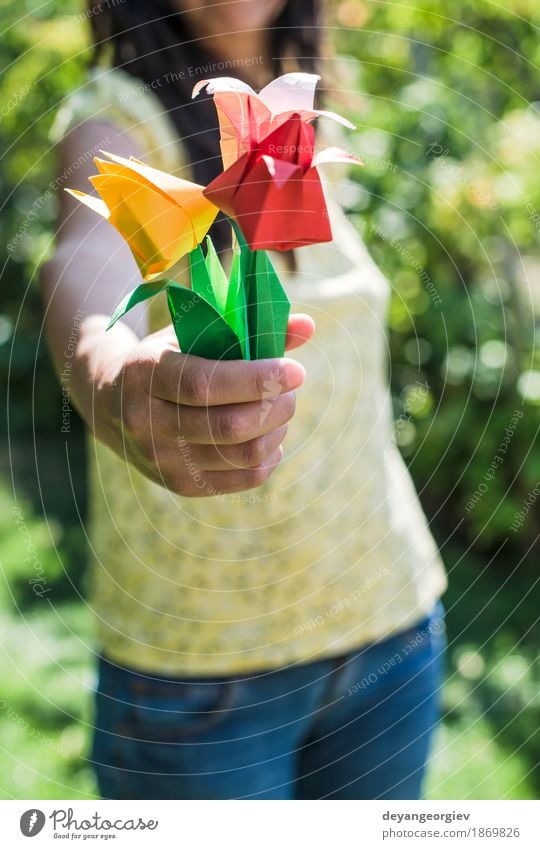 Frauengriffblumenstrauß von Origamiblumen Design Dekoration & Verzierung Handwerk Kunst Natur Blume Tulpe Papier Blumenstrauß gelb rosa rot weiß Farbe