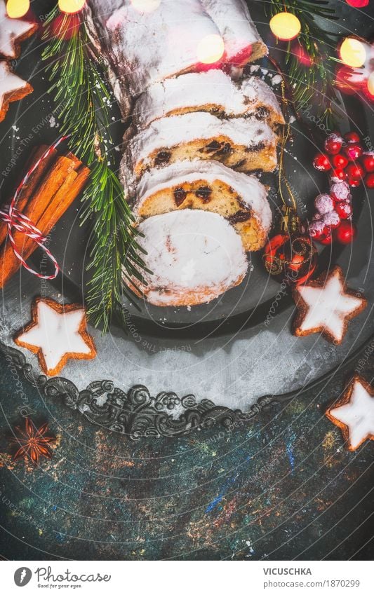 Weihnachtsstollen Teigwaren Backwaren Dessert Süßwaren Ernährung Festessen Geschirr Teller Lifestyle Stil Design Dekoration & Verzierung Tisch Feste & Feiern