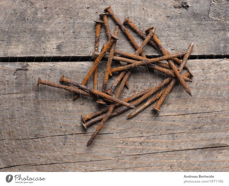 Alte Nägel heimwerken Baustelle Werkzeug Metall Rost alt Verfall Vergänglichkeit rusty nails Hintergrundbild Rust old wood Grunge metal rusted iron texture