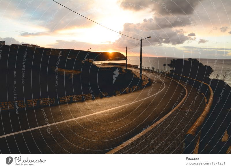 Küstenkurve Landschaft Luft Wasser Himmel Sonnenaufgang Sonnenuntergang Sonnenlicht Herbst Schönes Wetter Verkehrswege Straßenverkehr Autofahren genießen