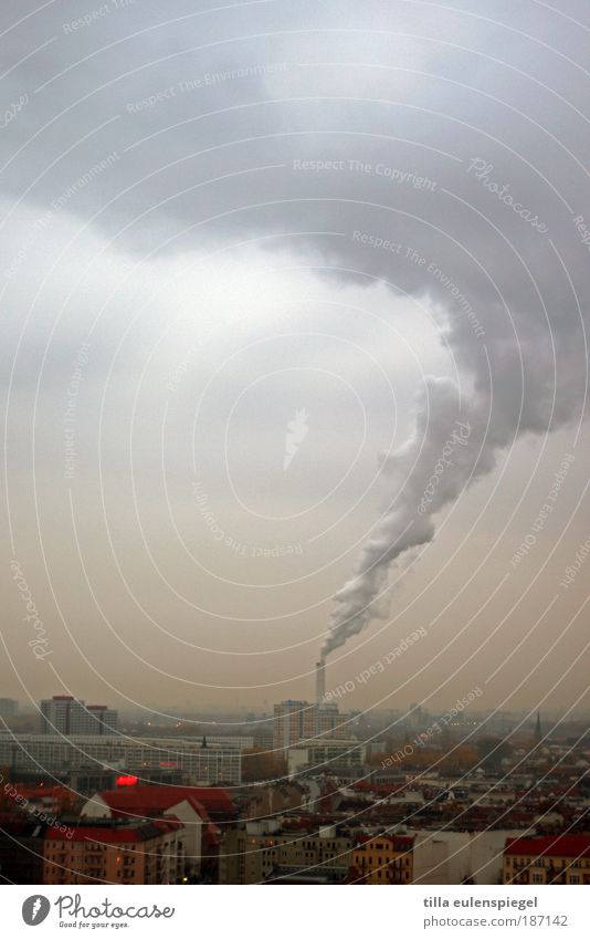 Dampf ablassen? Städtereise Fortschritt Zukunft Industrie Hauptstadt Haus Fabrik Gebäude Dach Schornstein dreckig dunkel hässlich kalt modern trist