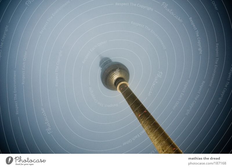 NUR DER TURM Himmel Nachthimmel Winter schlechtes Wetter Nebel Berlin Hauptstadt Stadtzentrum Skyline Menschenleer Bauwerk Gebäude Architektur Sehenswürdigkeit