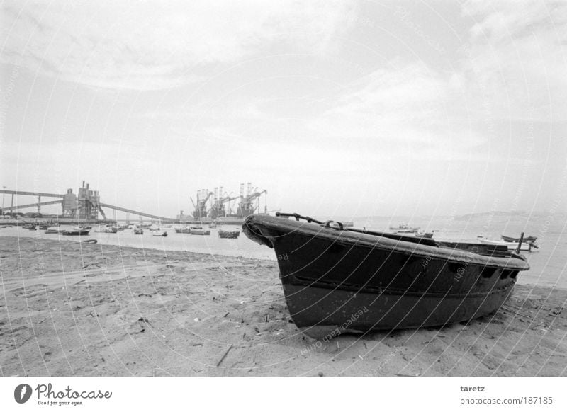 Industrieidylle Ferien & Urlaub & Reisen Tourismus Sommer Sand Wasser Himmel Wolken Bucht Fluss Tejo Portugal Fischerdorf Skyline Industrieanlage Hafen