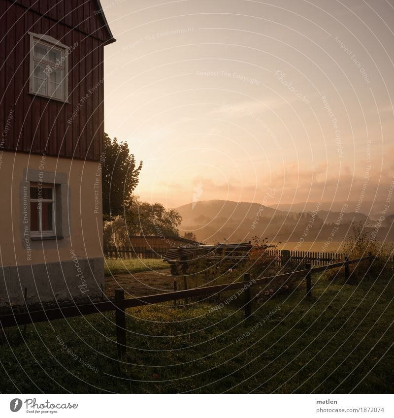 um`s Haus Natur Landschaft Pflanze Himmel Wolkenloser Himmel Horizont Herbst Wetter Schönes Wetter Baum Gras Garten Wiese Wald Hügel Berge u. Gebirge