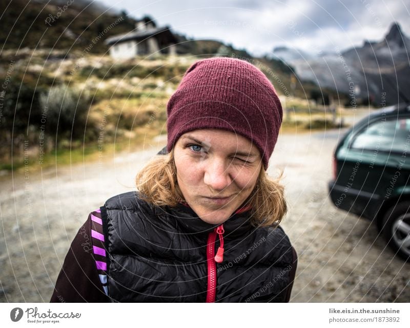 Draußen zu hause. Freizeit & Hobby Ferien & Urlaub & Reisen Ausflug Abenteuer Ferne Freiheit Berge u. Gebirge wandern feminin Junge Frau Jugendliche Erwachsene