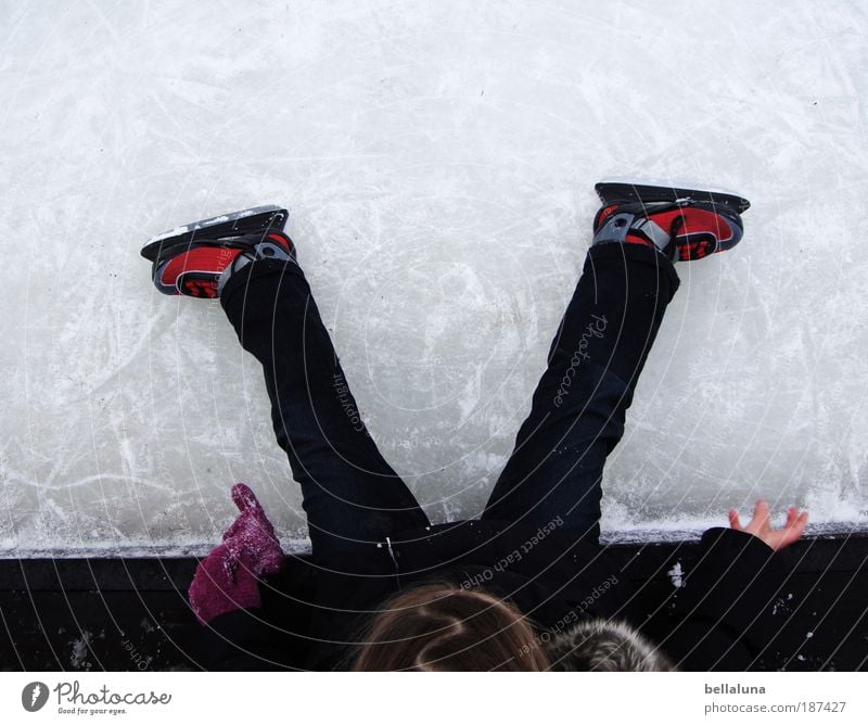 kleine Pause Freude Glück Freiheit Mensch Kind Mädchen Kindheit Leben Arme Hand Finger Beine Fuß 1 3-8 Jahre Spielen Sport Lebensfreude Vorfreude Begeisterung