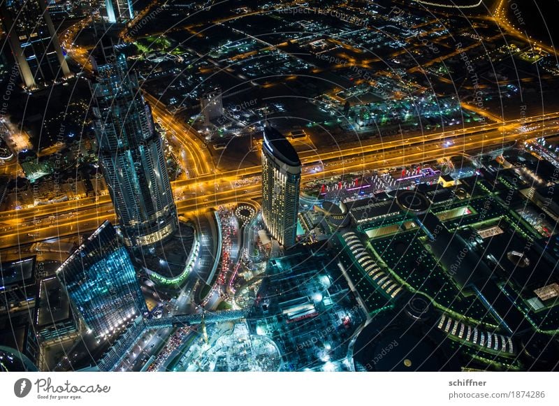 Ant-City | Ants never sleep Stadt Hauptstadt Stadtzentrum Skyline Hochhaus Turm Bauwerk Gebäude außergewöhnlich Lampe Lichtermeer Blick nach unten Baustelle