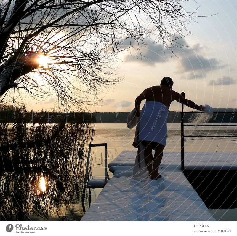 14 Grad unter Null......... Gesundheit Wellness Leben Wohlgefühl Erholung Schwimmen & Baden Winter Schnee Mann Erwachsene Mensch 60 und älter Senior Landschaft