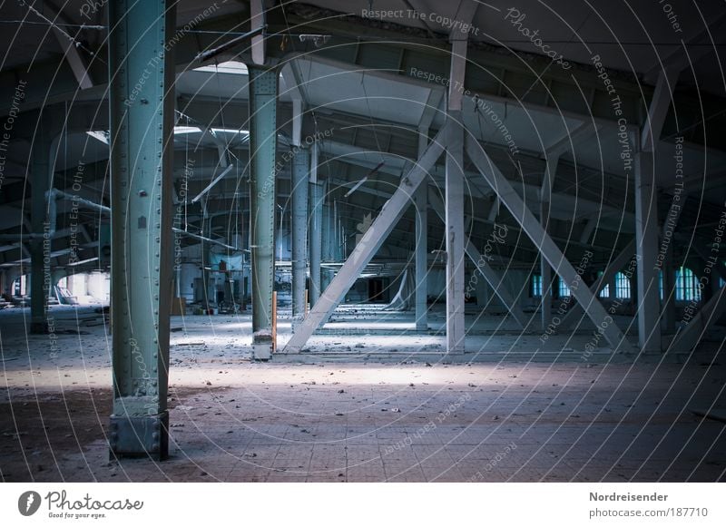 Arbeitsplatz vergangener Tage. Arbeit & Erwerbstätigkeit Fabrik Industrie Arbeitslosigkeit Industrieanlage Architektur Metall Stahl Rost alt dreckig dunkel