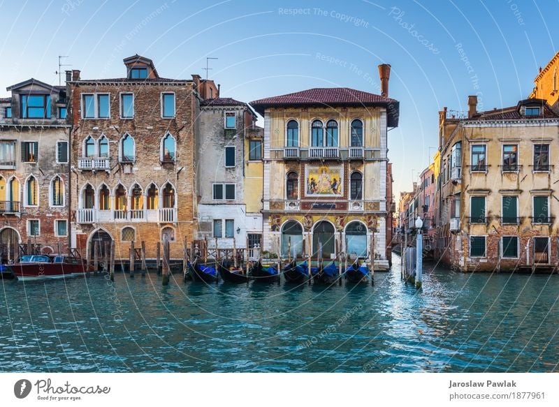 Wasserkanäle die größten Touristenattraktionen in Italien, Venedig. Ferien & Urlaub & Reisen Tourismus Sommer Sonne Meer Haus Himmel Fluss Kirche Brücke Gebäude