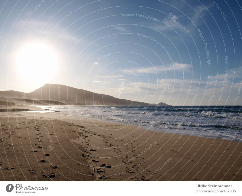 Leerer Strand im Winter bei Sonnenuntergang Erholung Ferien & Urlaub & Reisen Tourismus Meer Insel Wellen Natur Landschaft Urelemente Sand Luft Wasser Himmel