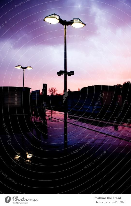 REGNERISCHE IDYLLE Himmel Wolken Herbst Wind Regen Stadt Hauptstadt Skyline Menschenleer Bahnhof Bauwerk Gebäude Architektur Verkehrsmittel Personenverkehr