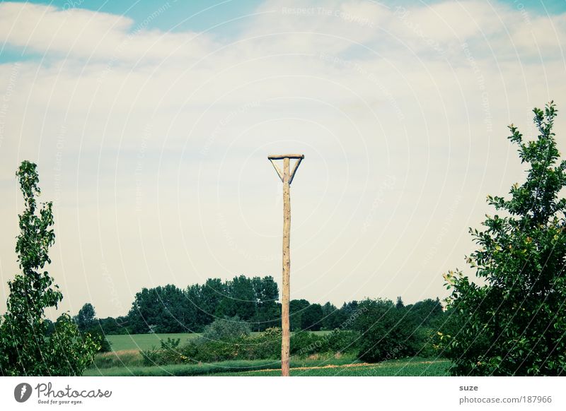 Ausflug Sommer Umwelt Natur Landschaft Himmel Wolken Schönes Wetter Baum Wiese Feld Hochsitz grün nachhaltig verschwunden unterwegs Überblick Aussicht Holzpfahl