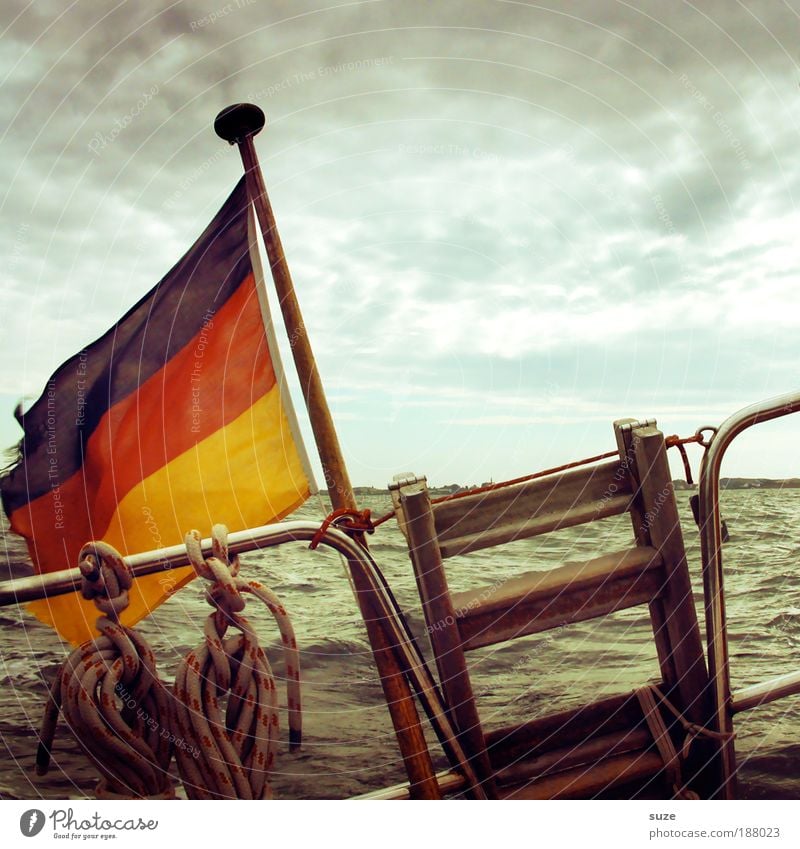 Rückblick Ferien & Urlaub & Reisen Meer Wellen Segeln Wasser Gewitterwolken Wetter Wind Sturm Hafen Schifffahrt Segelschiff Wasserfahrzeug Fahne fahren