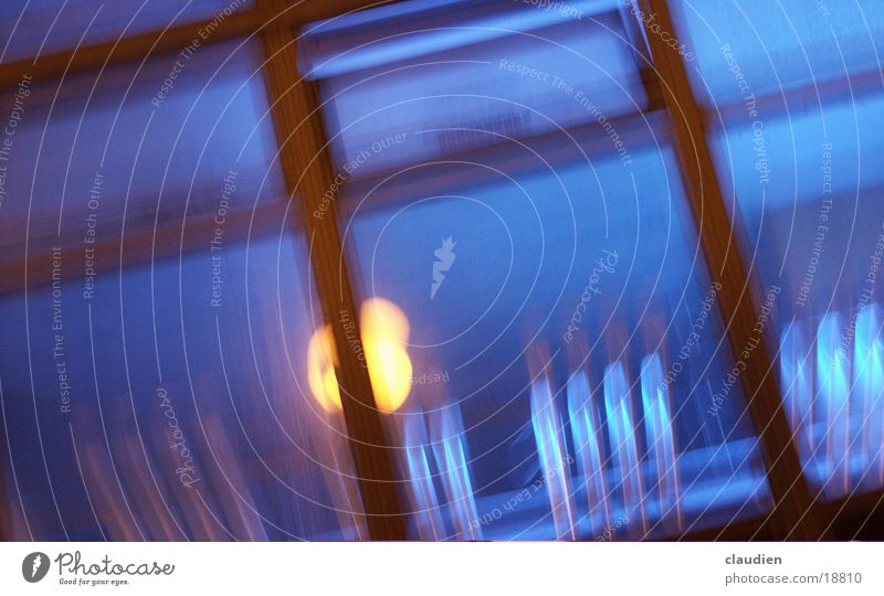 blue window Fenster Unschärfe Lampe Licht Fototechnik blau lanzeitbelichtung verwacklung light yelloq