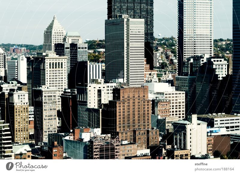 Die 2 Türme Sightseeing Städtereise Häusliches Leben Wohnung Pittsburgh USA Stadt Stadtzentrum Skyline überbevölkert Haus Hochhaus Bankgebäude Fassade Fenster