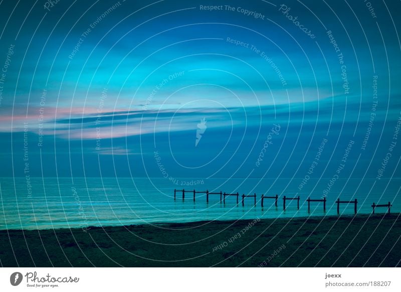 Es war einmal ein Steg. Umwelt Natur Wasser Himmel Schönes Wetter Wellen Küste Seeufer Ostsee Meer alt schön Stimmung Kraft Gelassenheit Hoffnung Horizont