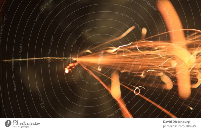 3...2...1..."badaboom" und Geld weg Silvester u. Neujahr braun gelb schwarz Zündschnur brennen Funken Glut Feuer Feuerwerk sprühen Rauch gefährlich hell orange