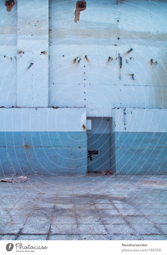 Leer Haus Renovieren Innenarchitektur Arbeit & Erwerbstätigkeit Beruf Handwerker Arbeitsplatz Fabrik Industrie Arbeitslosigkeit Gebäude Mauer Wand alt