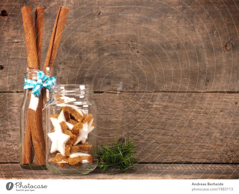 Zimtsterne im Glas Teigwaren Backwaren Süßwaren Weihnachten & Advent lecker süß cinnamon cookies wooden traditional food sweet brown natural holiday concept