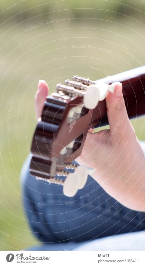 Musik im Herzen harmonisch Freizeit & Hobby Hand Künstler Musiker Gitarre Spielen Kunst singen musizieren Finger Gitarrenspieler Gitarrengriff Gitarrenhals