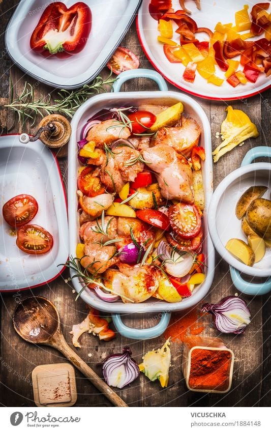 Hähnchen mit buntem Gemüse und roten süßen Paprika Lebensmittel Fleisch Kräuter & Gewürze Öl Ernährung Mittagessen Abendessen Festessen Bioprodukte Diät