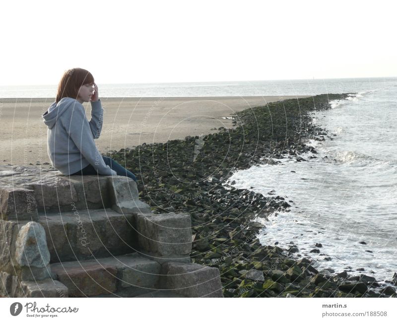 Fernweh Ferien & Urlaub & Reisen Meer Wellen maskulin Junge "Arme Kopf Hand" 8-13 Jahre Kind Kindheit Wasser Horizont Schönes Wetter Küste Nordsee Gefühle