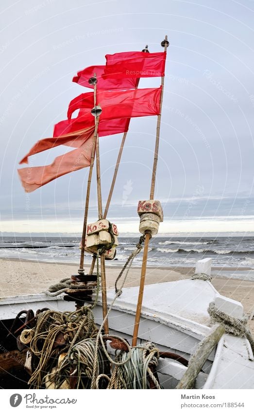 gegen wind Freizeit & Hobby Strand Meer Fischereiwirtschaft Seil Umwelt Wasser Fischerboot Knoten Fahne anstrengen Energie Freiheit Gerechtigkeit Horizont