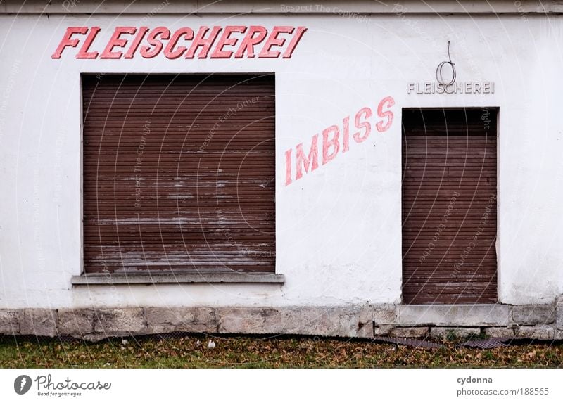 I5OO Geschlossene Veranstaltung Lebensmittel Fleisch Wurstwaren Ernährung Haus Architektur Mauer Wand Fenster Tür Schriftzeichen ästhetisch Einsamkeit