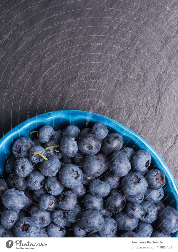 Leckere Heidelbeeren Frucht Ernährung Bioprodukte Vegetarische Ernährung Sommer frisch Gesundheit lecker blau blueberries Hintergrundbild fruit black food fresh