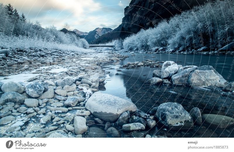 frosty II Umwelt Natur Landschaft Winter Eis Frost Fluss kalt blau Flußbett Farbfoto Außenaufnahme Menschenleer Tag Weitwinkel