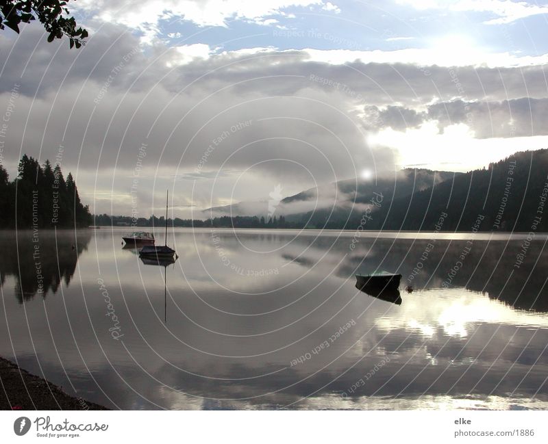 spiegelungen See Wasserfahrzeug Wolken Reflexion & Spiegelung Morgennebel Nebel Berge u. Gebirge