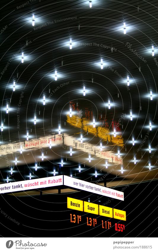 Sternenhimmel Fassade Dach Straßenverkehr Autofahren Fahrzeug Zeichen Schriftzeichen Ziffern & Zahlen Schilder & Markierungen Hinweisschild Warnschild