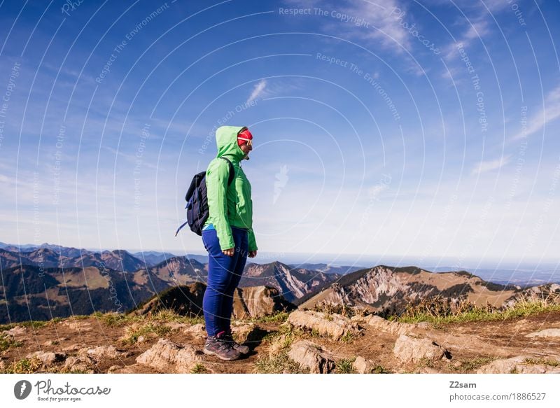 OBEN Freizeit & Hobby Abenteuer Berge u. Gebirge wandern Sport Junge Frau Jugendliche 30-45 Jahre Erwachsene Natur Landschaft Herbst Schönes Wetter Alpen Gipfel