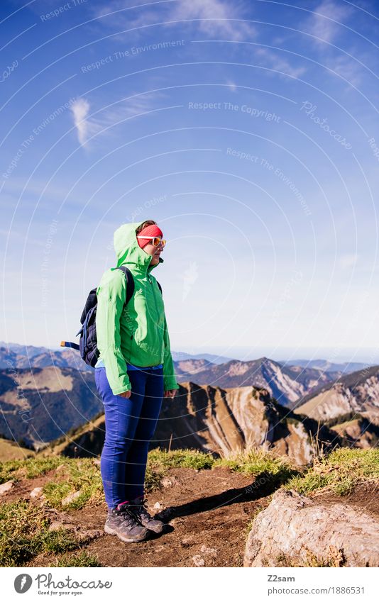 Gipfelstürmerin Freizeit & Hobby Abenteuer Berge u. Gebirge wandern Junge Frau Jugendliche 18-30 Jahre Erwachsene Natur Landschaft Herbst Schönes Wetter Alpen