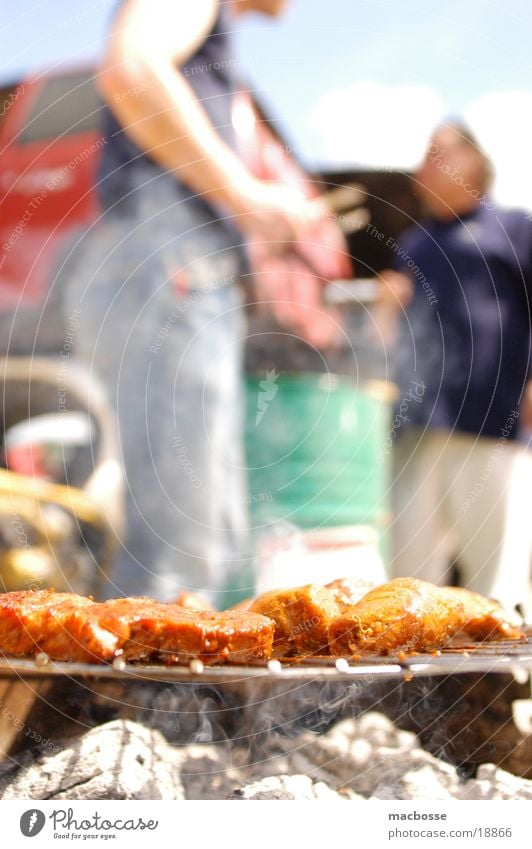 Schrottplatz-Grillen Fleisch Unschärfe Stil Licht Vorgesetzter Mensch Sonne blur hell Graffiti Brand PKW crew Digitalfotografie high res hochauflösend scene