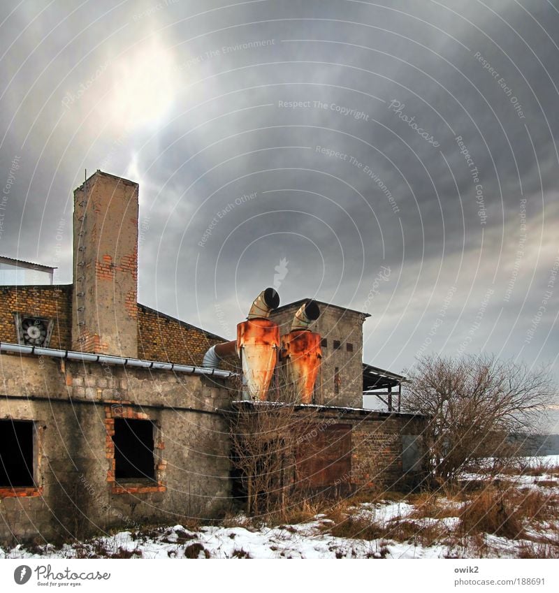 Olle DDR Technik & Technologie Himmel Wolken Winter Haus Bauwerk Gebäude Architektur Mauer Wand Fenster Stein Metall Vergangenheit Vergänglichkeit