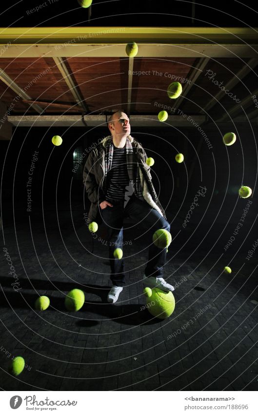 got big balls Ballsport Bewegung Tennis Tennisball Planet Freestyle Industrie Weltall chaotisch Aktion Unendlichkeit stoppen Photo-Shooting Sport Kollision gelb