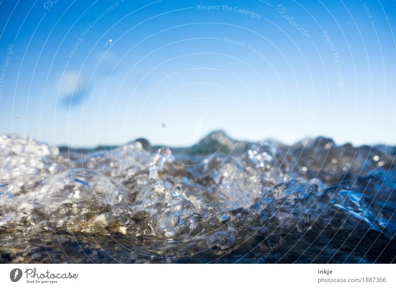 *blubber* Urelemente Wasser Himmel Wolkenloser Himmel Horizont Schönes Wetter Wellen Küste Strand Nordsee Ostsee Meer nass wild blau Blubbern Brandung Farbfoto