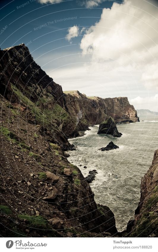 Ponta de São Lourenço Berge u. Gebirge Madeira Küste Meer Geröll Insel Landschaft Wolken Bucht Gipfel Südeuropa Portugal Klippe Himmel Bergkette Außenaufnahme