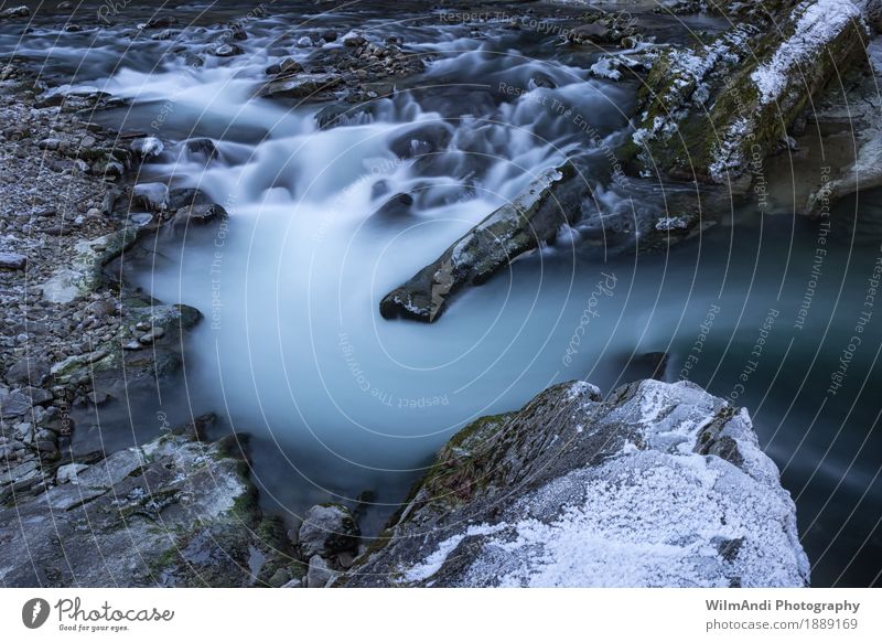 Mystische Wasser Winter Landschaft Flussufer Bach Deutschland Europa Menschenleer Erholung Glück Zufriedenheit Lebensfreude Kraft Frost Langzeitbelichtung kalt