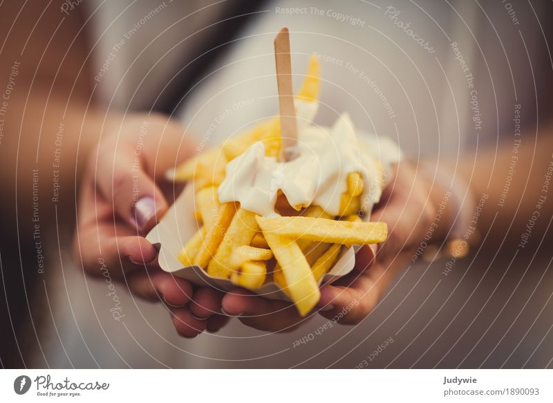 Einmal Pommes weiß Lebensmittel Pommes frites Kartoffeln Mayonnaise Ernährung Essen Mittagessen Vegetarische Ernährung Fastfood Fingerfood Snack Gesundheit