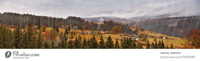 Regnerische Landschaft des Bergdorfes Ferien & Urlaub & Reisen Tourismus Ausflug Ferne Freiheit Berge u. Gebirge Häusliches Leben Haus Garten Natur Luft Himmel