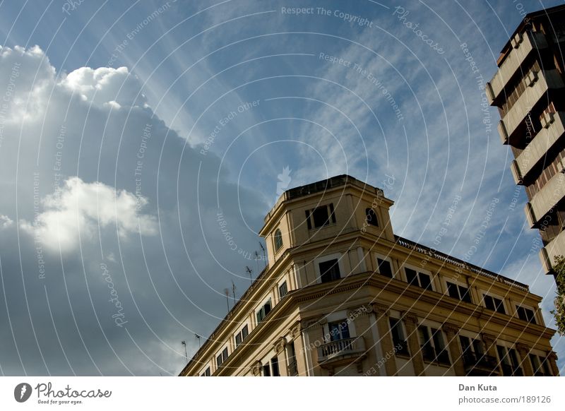 Eckwohnung Palma de Mallorca Spanien Europa Hauptstadt Hafenstadt Haus Bauwerk Gebäude Architektur Stress Einsamkeit Dekadenz Stimmung Stadt antik Wolkenhimmel