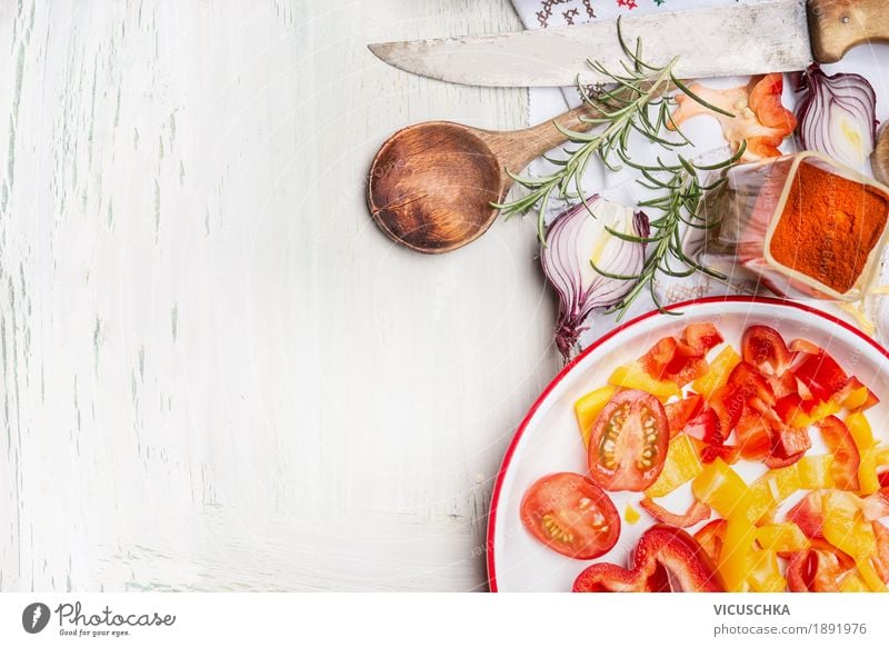 Gemüse mit Kochlöffel und Küchenmesser Lebensmittel Salat Salatbeilage Kräuter & Gewürze Ernährung Mittagessen Abendessen Bioprodukte Vegetarische Ernährung