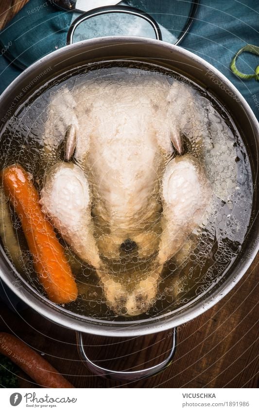 Gekochtes Suppenhühnchen im Topf Lebensmittel Fleisch Gemüse Eintopf Ernährung Mittagessen Abendessen Bioprodukte Diät Slowfood Stil Design Gesunde Ernährung